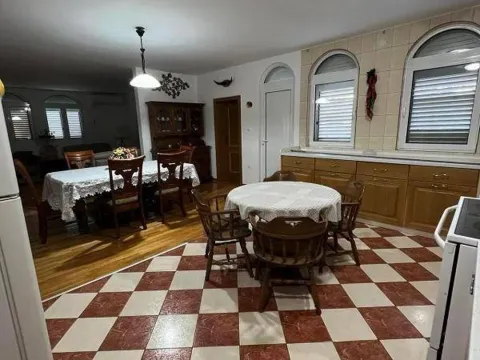 Rent, house, 400m², Zlatica, Podgorica - image 3