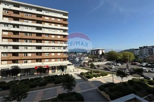 Izdavanje, jednosoban stan, 47m², Central Point, Podgorica