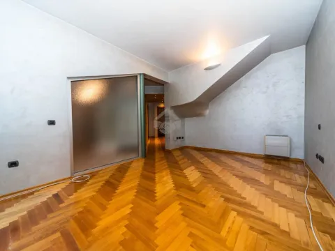 Prodaja, četvorosoban stan, 355m², Preko Morače, Podgorica - image 37