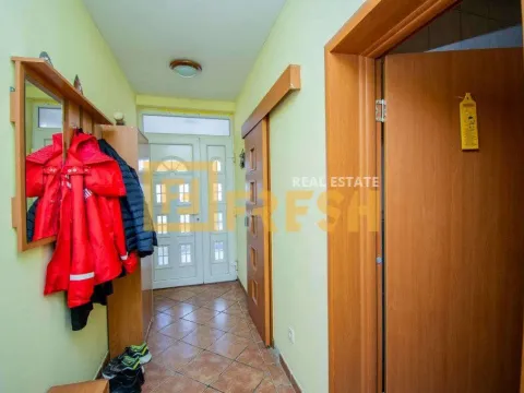 Prodaja, kuća, 180m², Donja Gorica, Podgorica - image 17