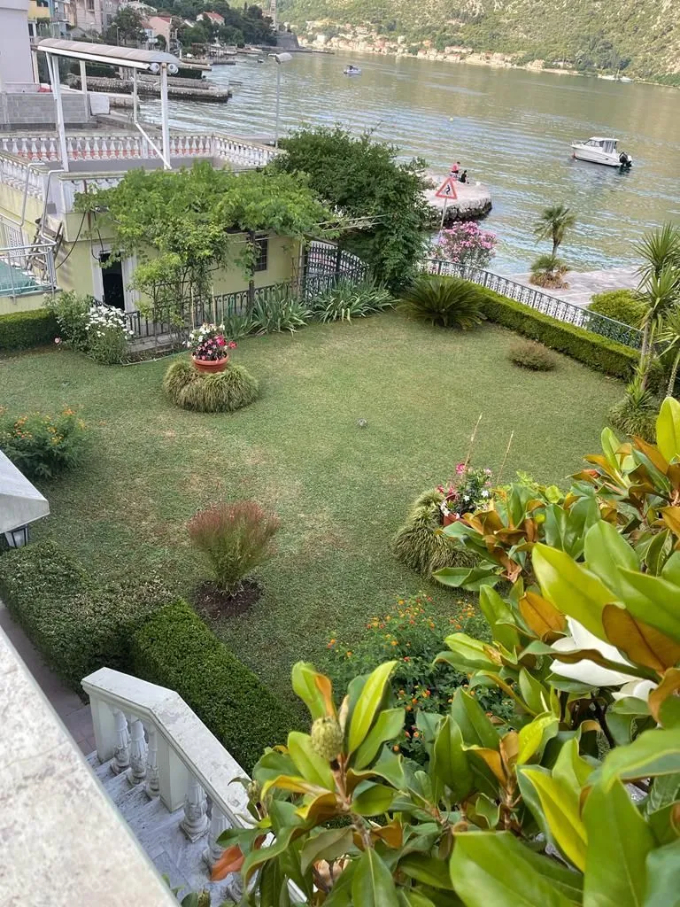 Prodaja, kuća, 230m², Dobrota, Kotor