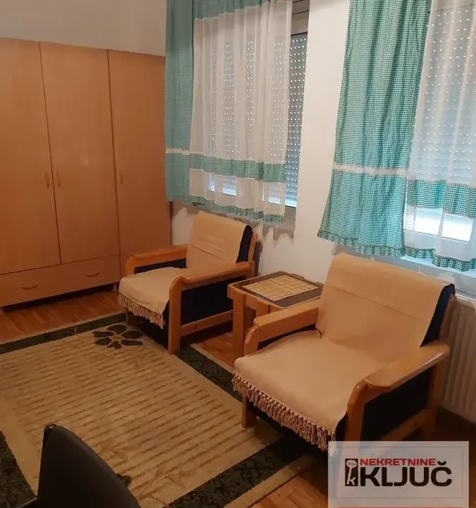 Izdavanje, jednosoban stan, 32m², Centar, Novi Sad