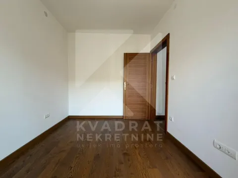 Rent, office space, 56m², City Kvart, Podgorica - image 9