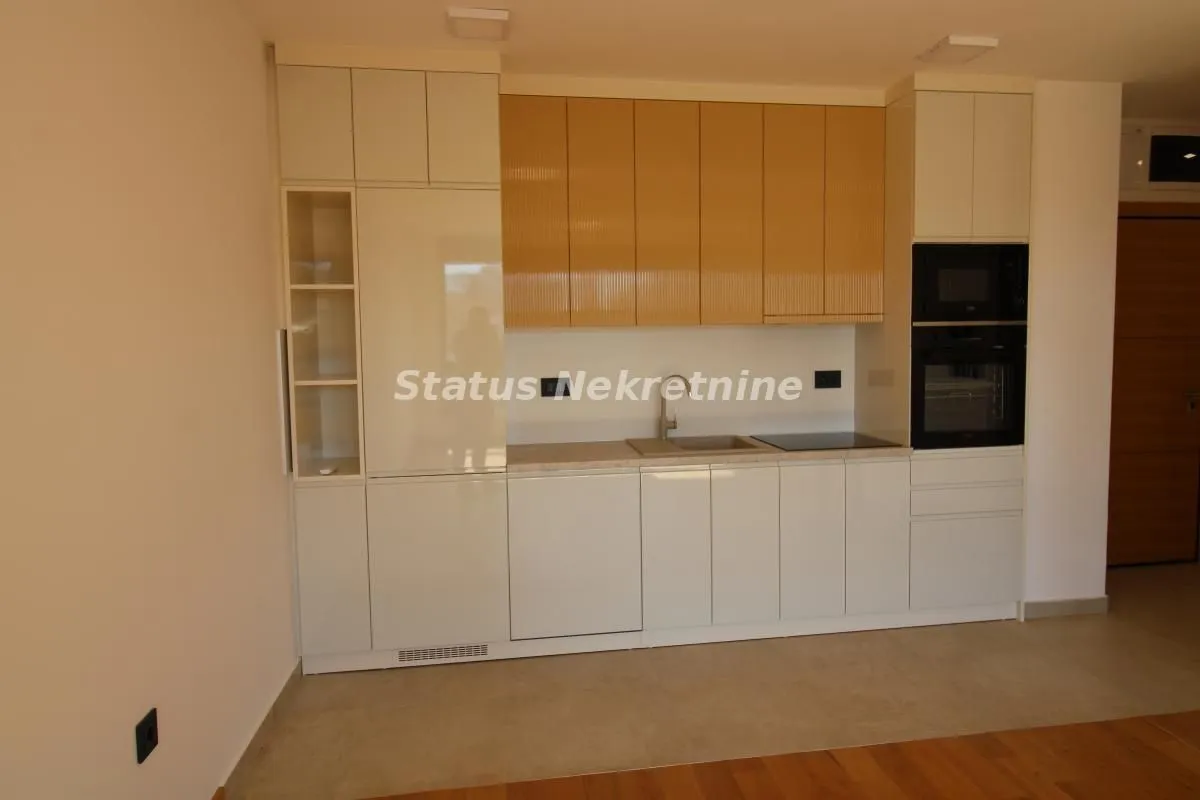 Izdavanje, trosoban stan, 60m², Sajmište, Novi Sad