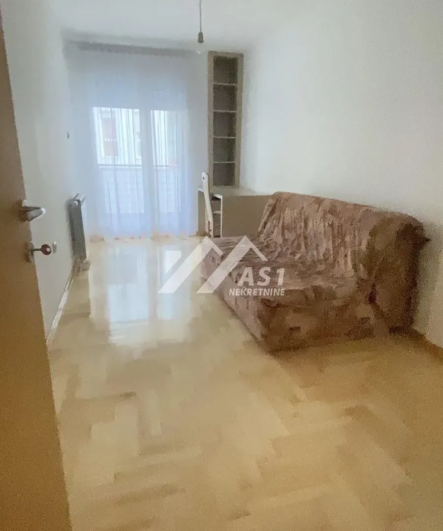 Izdavanje, četvorosoban stan, 100m², Centar, Novi Sad
