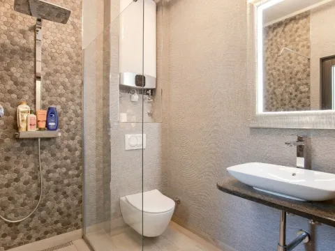 Prodaja, dvosoban stan, 100m², Dobrota, Kotor - image 13