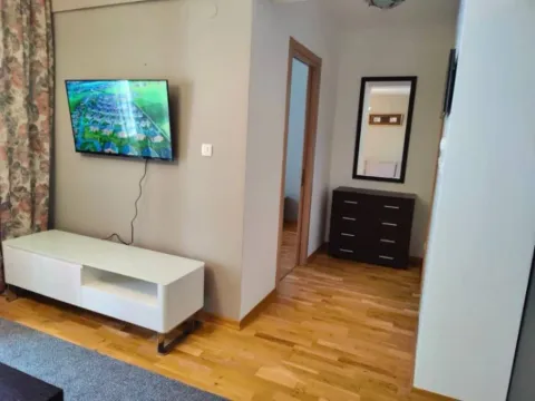 Izdavanje, jednosoban stan, 57m², Budva, Crna Gora