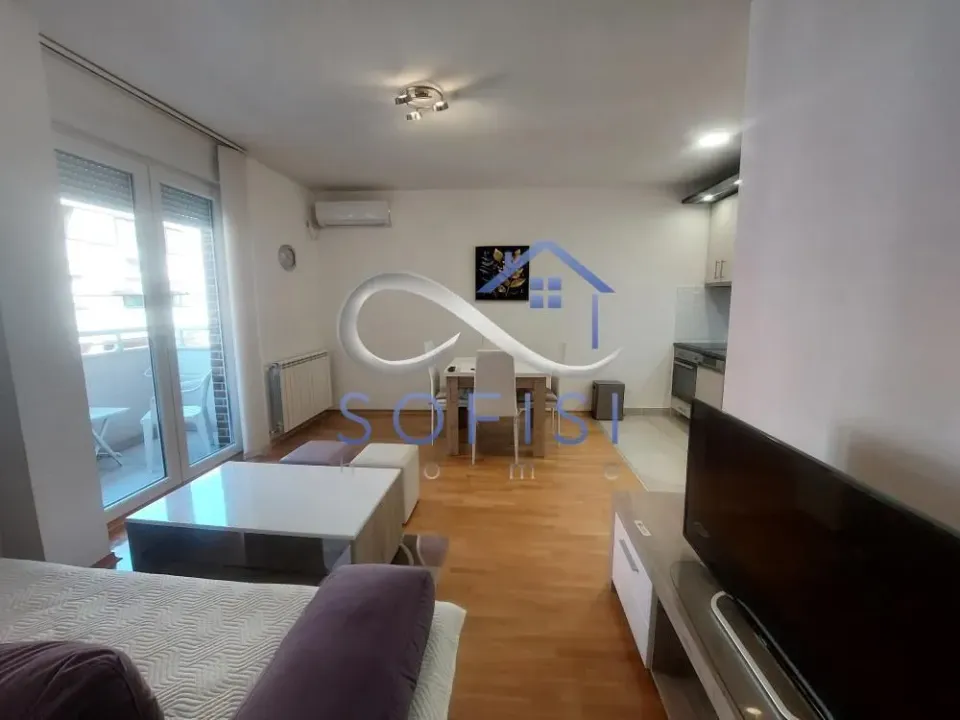 Izdavanje, jednosoban stan, 39m², Rotkvarija, Novi Sad Sve Podlokacije