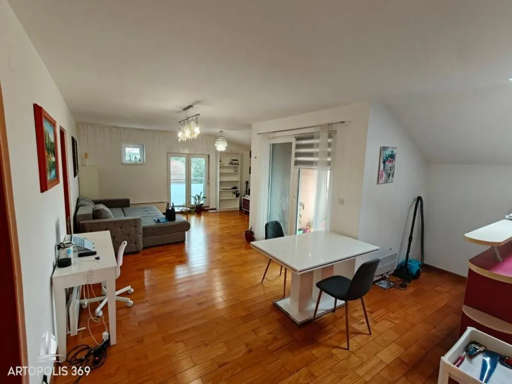 Prodaja, trosoban stan, 81m², Zemun Sve Podlokacije, Beograd