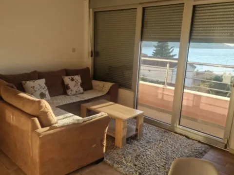 Izdavanje, jednosoban stan, 44m², Kumbor, Herceg Novi