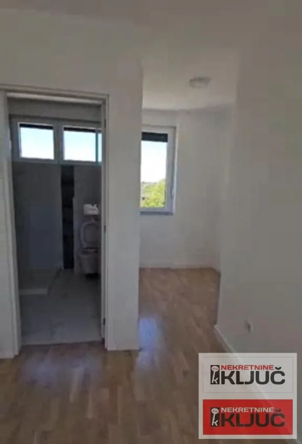 Prodaja, četvorosoban stan, 200m², Sremska Kamenica, Petrovaradin