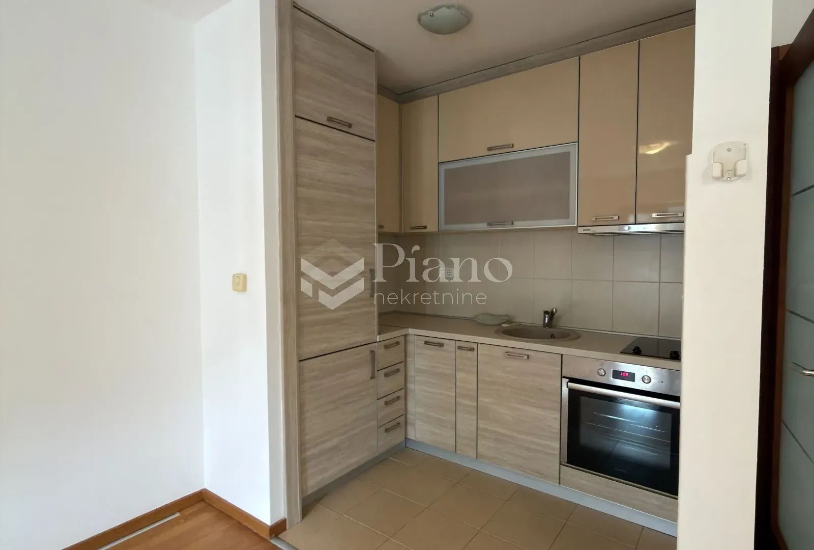 Izdavanje, jednosoban stan, 36m², Tološka šuma, Podgorica