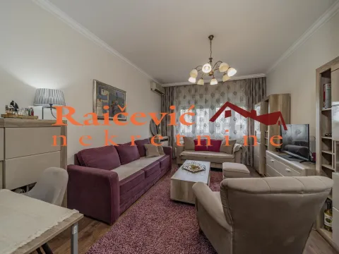 Sale, three bedroom apartment, 78m², Lipov Lad, Zvezdara Sve Podlokacije