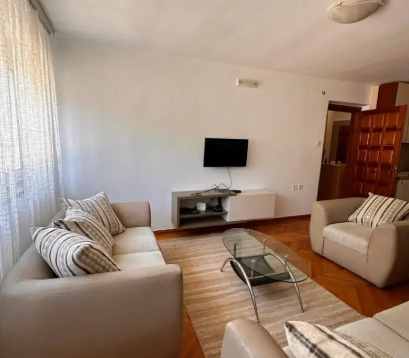 Izdavanje, jednosoban stan, 52m², Pod Goricom, Podgorica