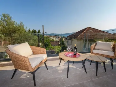 Rent, three bedroom apartment, 90m², Donja Lastva, Tivat