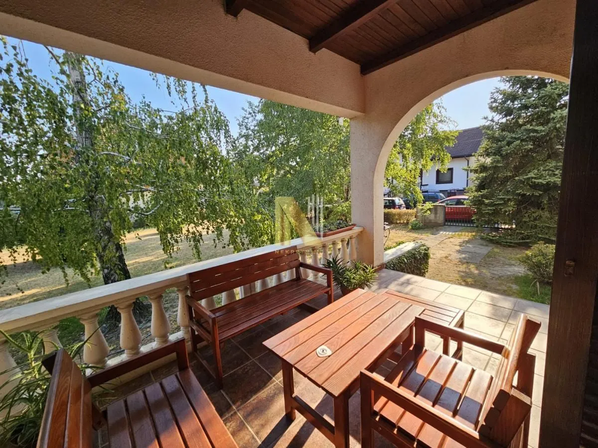 Prodaja, kuća, 331m², Veternik, Novi Sad Sve Podlokacije