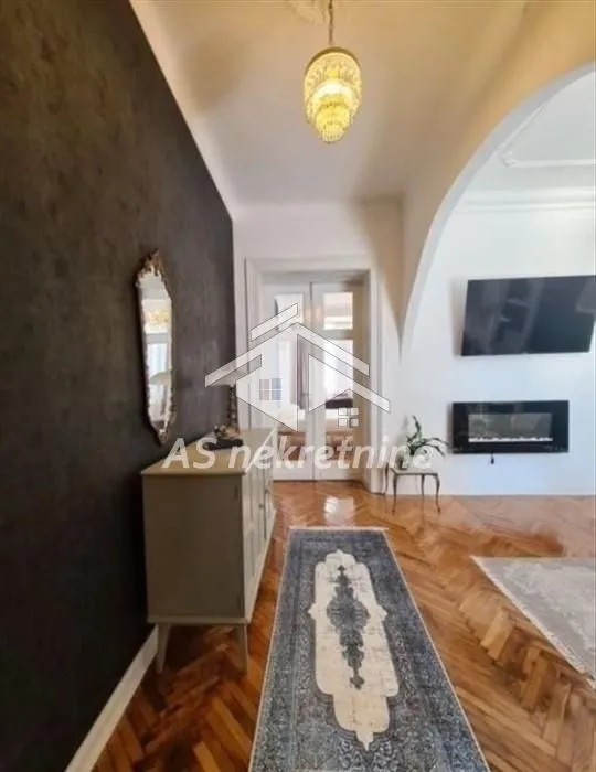 Izdavanje, trosoban stan, 94m², Savski Venac, Beograd
