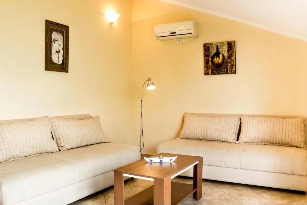 Izdavanje, jednosoban stan, 40m², Kostanjica, Kotor