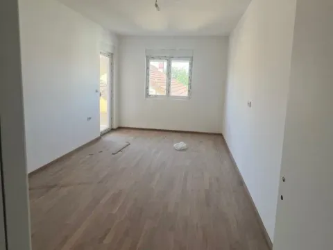 Izdavanje, dvosoban stan, 77m², Zabjelo, Podgorica - image 12