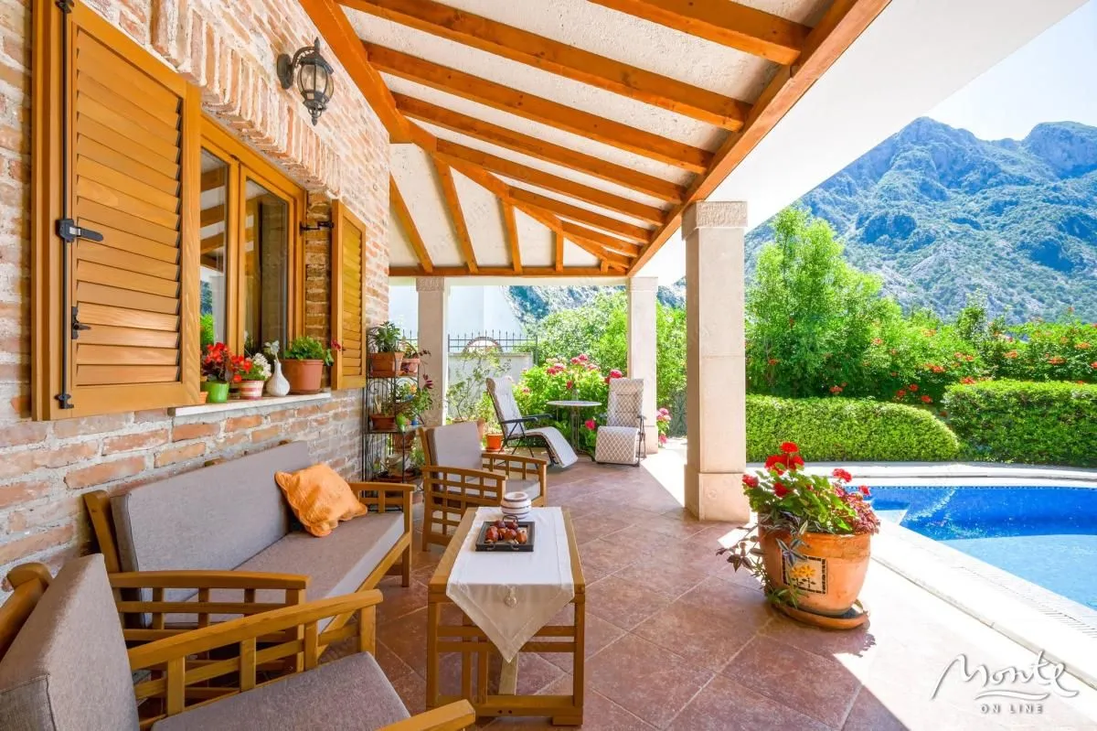 Prodaja, kuća, 305m², Orahovac, Kotor