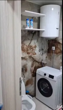 Dio kupatila sa veš mašinom, bojlerom i toaletom. - image 8