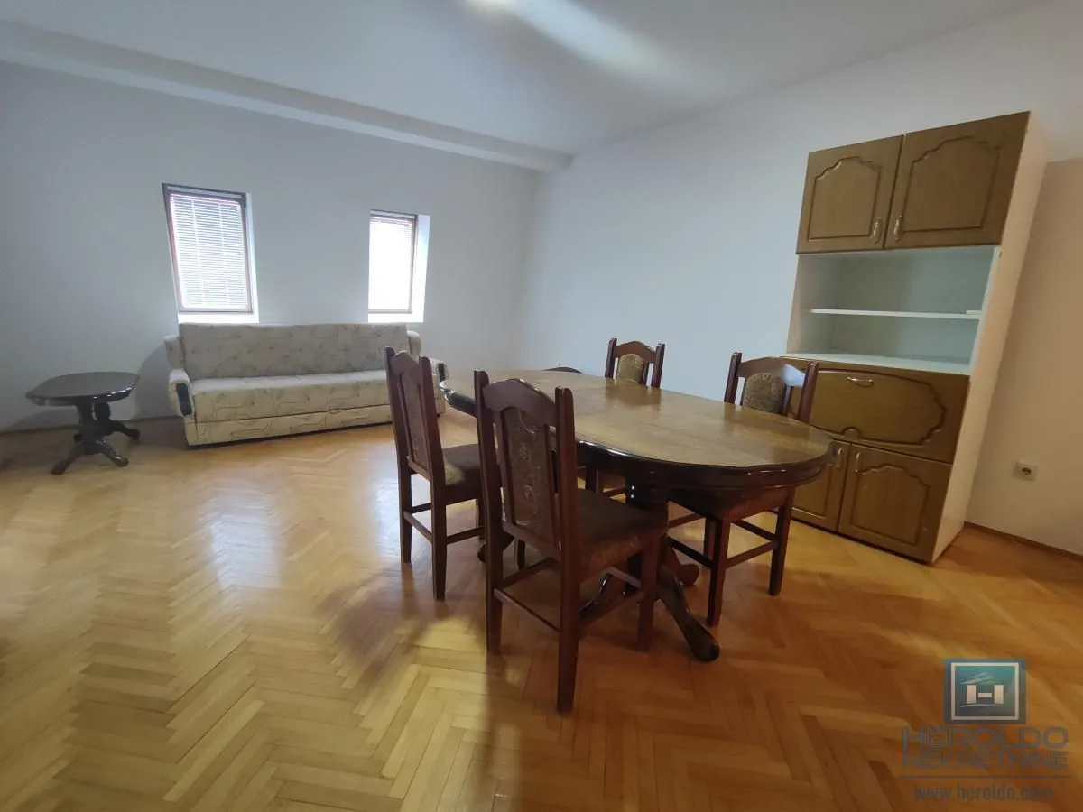 Prodaja, trosoban stan, 71m², Centar, Jagodina