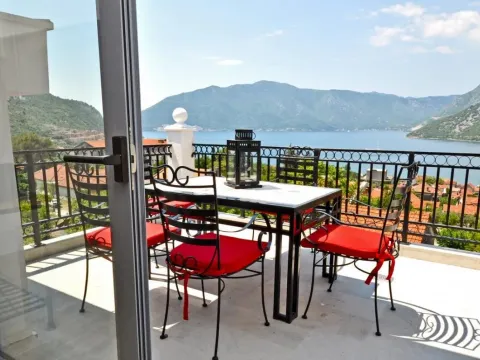 Prodaja, dvosoban stan, 200m², Risan, Kotor - image 2