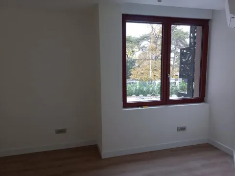 Izdavanje, četvorosoban stan, 174m², Savski Venac, Beograd - image 12