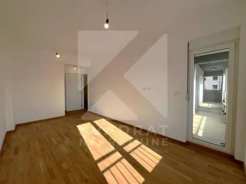 Prodaja, trosoban stan, 104m², Stari Aerodrom, Podgorica - image 10