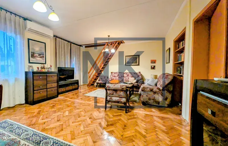 Prodaja, četvorosoban stan, 140m², Centar, Podgorica