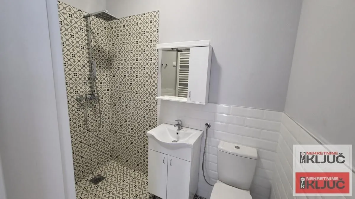 Prodaja, trosoban stan, 79m², Petrovaradin, Novi Sad
