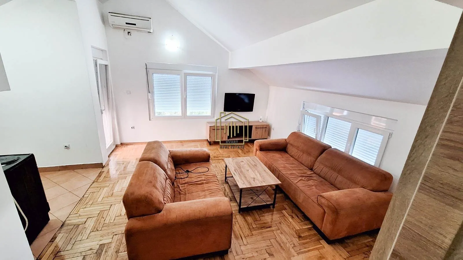 Izdavanje, dvosoban stan, 58m², Zlatica, Podgorica