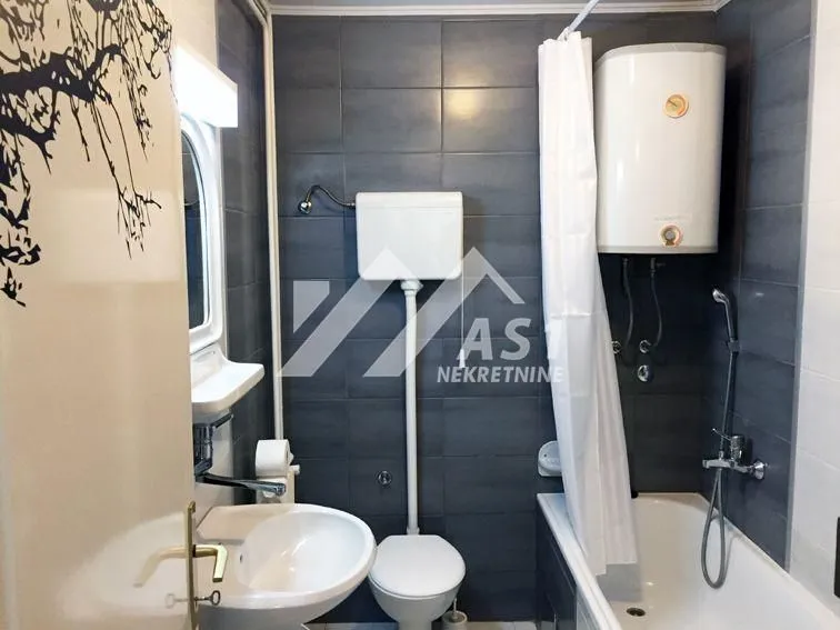 Izdavanje, dvosoban stan, 46m², Bulevar Oslobodjenja, Novi Sad Sve Podlokacije