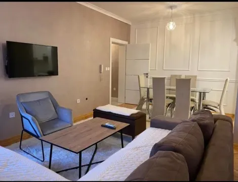 Izdavanje, trosoban stan, 80m², Stari Aerodrom, Podgorica - image 11