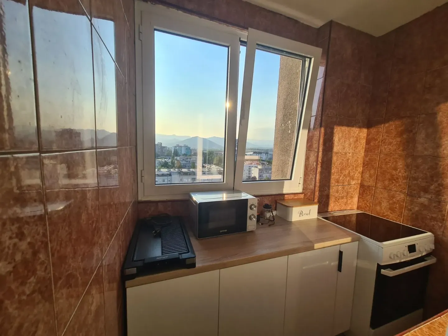Izdavanje, dvosoban stan, 80m², Centar, Nikšić