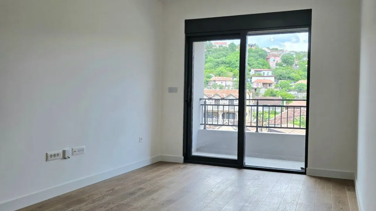 Izdavanje, dvosoban stan, 67m², Preko Morače, Podgorica