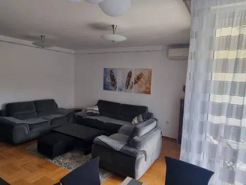 Rent, two bedroom apartment, 74m², Dalmatinska ulica, Podgorica - image 2