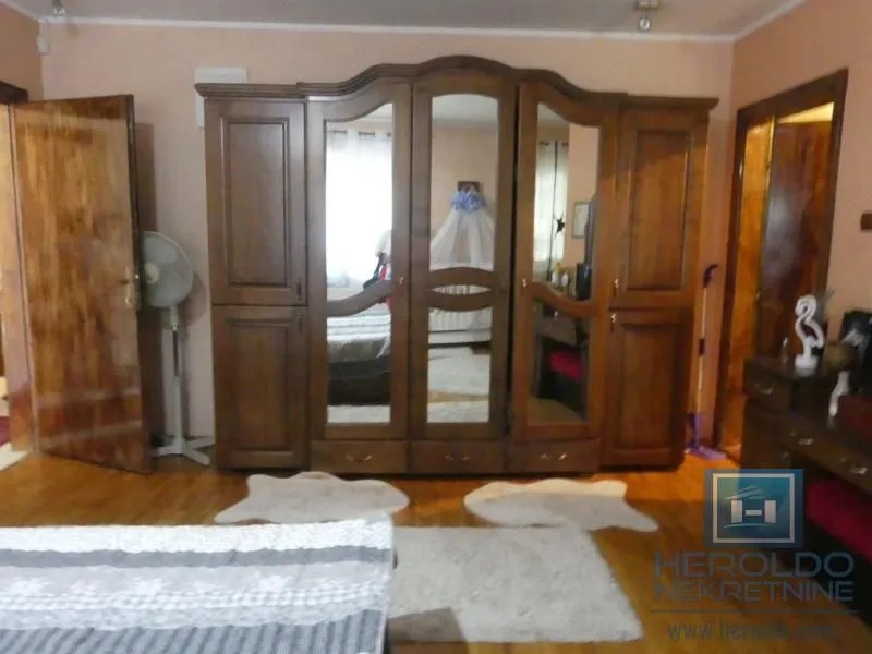 Prodaja, kuća, 380m², Pivara, Jagodina