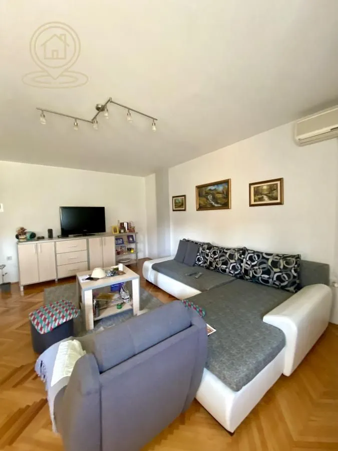 Izdavanje, trosoban stan, 76m², Palilula, Niš