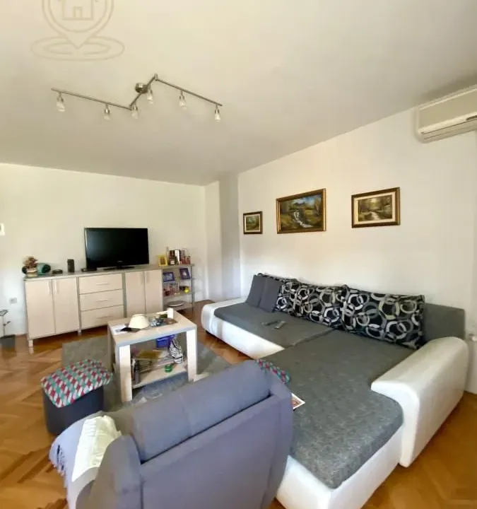 Izdavanje, trosoban stan, 76m², Palilula, Niš