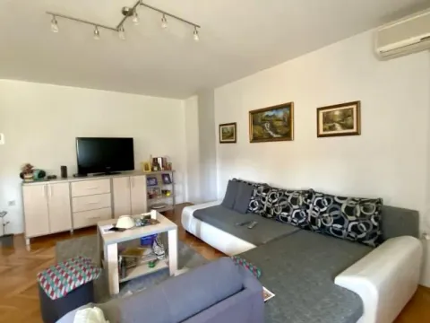 Izdavanje, trosoban stan, 76m2, Palilula, Niš Izdavanje, trosoban stan, 76m2, Palilula, Niš