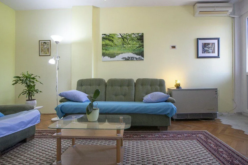 Izdavanje, dvosoban stan, 85m², Centar, Podgorica