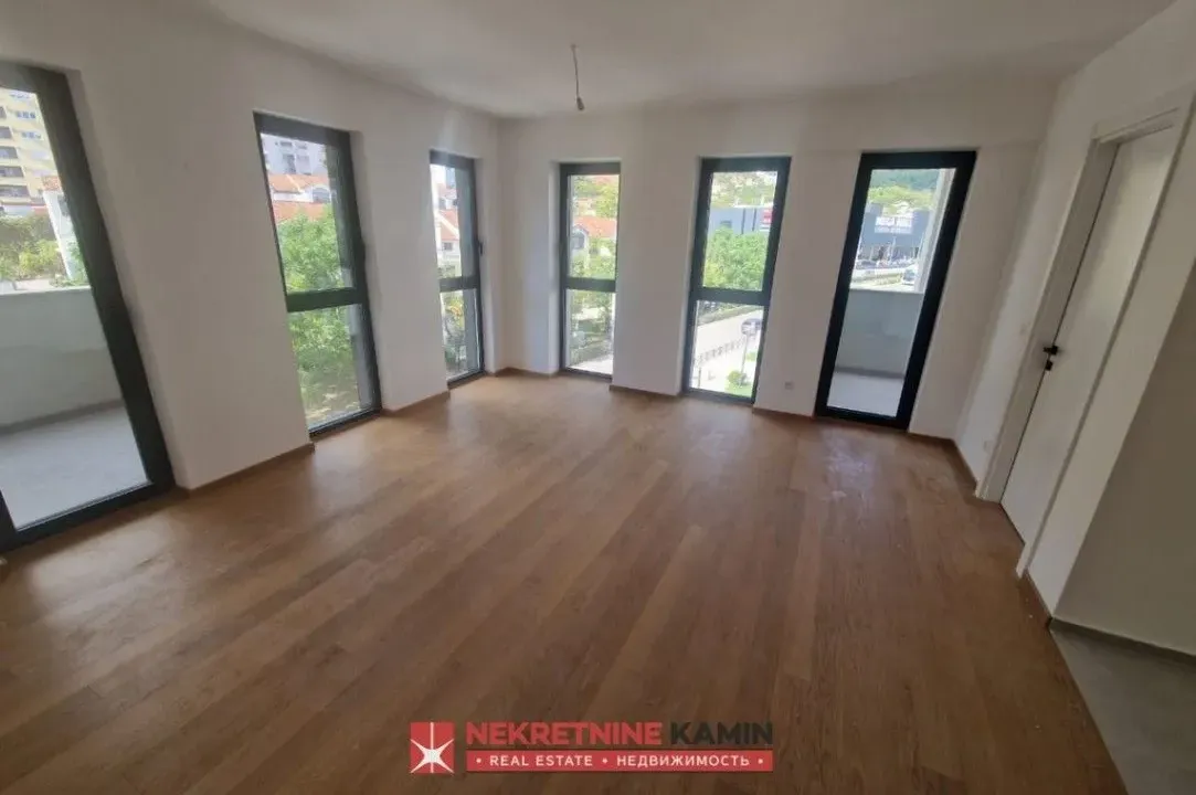 Izdavanje, dvosoban stan, 75m², Zaobilaznica, Budva