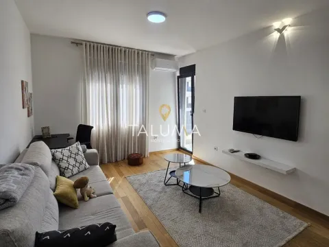 Izdavanje, jednosoban stan, 47m², City Kvart, Podgorica - image 1