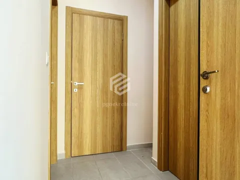 Rent, two bedroom apartment, 76m², Dalmatinska ulica, Podgorica - image 11