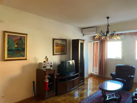 Izdavanje, trosoban stan, 110m², City Kvart, Podgorica - image 15