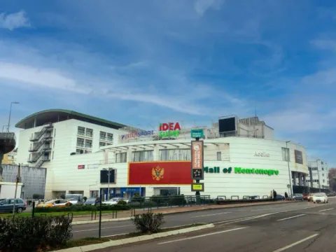 Izdavanje, poslovni prostor, 220m2, Gintaš, Podgorica Izdavanje, poslovni prostor, 220m2, Gintaš, Podgorica
