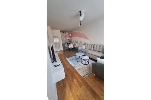 Izdavanje, jednosoban stan, 47m², Central Point, Podgorica