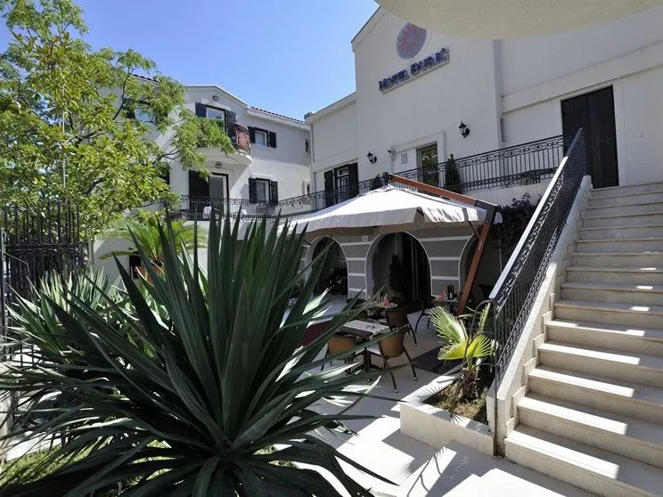 Sale, hospitality venue, 1100m², Petrovac, Budva