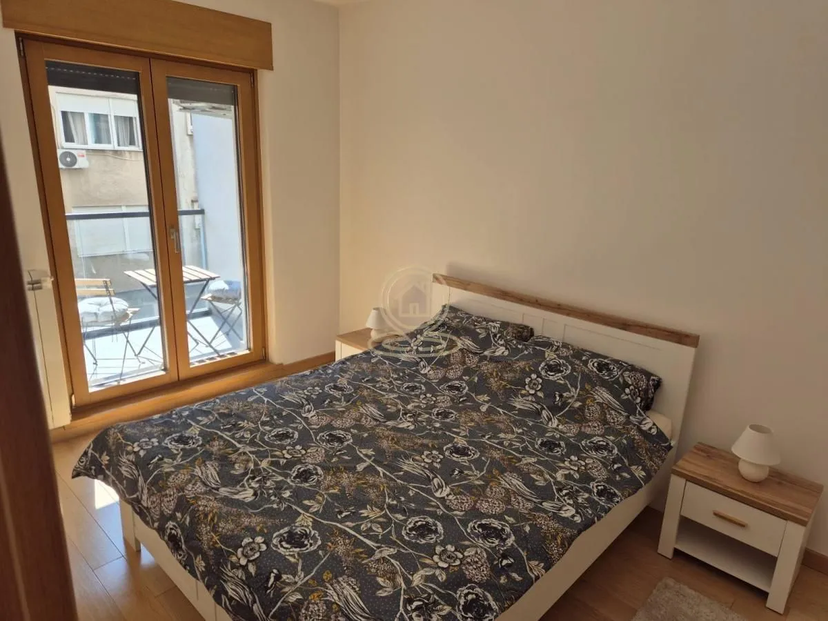 Rent, two bedroom apartment, 51m², Južni Bulevar, Vračar Sve Podlokacije